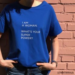 T-shirt basic chaber I AM WOMAN. Niebieskie t-shirty damskie Pakamera, z nadrukiem, z bawełny. Za 120,00 zł.