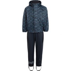 Mikkline RAIN SET Kurtka przeciwdeszczowa parisian blue. Niebieskie kurtki męskie marki mikk-line, z jeansu. Za 299,00 zł.