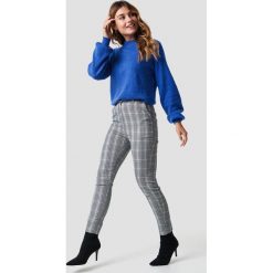 NA-KD Classic Dopasowane spodnie garniturowe - Grey. Szare spodnie z wysokim stanem marki NA-KD Classic, z podwyższonym stanem. Za 161,95 zł.