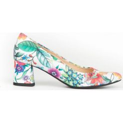 Czółenka na klocku - skóra naturalna - model 1368 - kolor kwiatek. Czółenka damskie Zapato, bez wzorów, ze skóry, bez obcasa. W wyprzedaży za 287,10 zł.