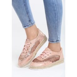 Różowe Espadryle Jery. Różowe espadryle damskie Born2be, bez wzorów, ze skóry, bez obcasa, na płaskiej podeszwie. Za 39,99 zł.