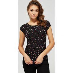 T-shirt w kolorowe groszki. Różowe bluzki damskie Moodo, m, w grochy, z elastanu, bez kołnierzyka. Za 39,99 zł.