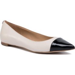 Baleriny MICHAEL MICHAEL KORS - Carissa Toe Cap Flat 40R0MIFP3L Lt Crm Multi. Brązowe baleriny damskie MICHAEL Michael Kors, bez wzorów, ze skóry, klasyczne, bez obcasa, na płaskiej podeszwie. Za 599,00 zł.