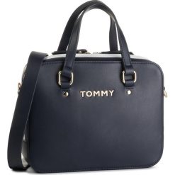 Torebka TOMMY HILFIGER - Th Corporate Mini Trunk AW0AW06820 413. Niebieskie torebki klasyczne damskie TOMMY HILFIGER, bez wzorów, ze skóry ekologicznej, klasyczne, bez dodatków. Za 539,00 zł.