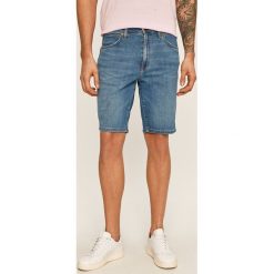 Wrangler - Szorty. Niebieskie spodenki i szorty męskie Wrangler, bez wzorów, z elastanu, casualowe. W wyprzedaży za 159,90 zł.