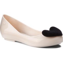 Baleriny ZAXY - New Pop Heart Fem 82540 Beige 90467 BB285022 02064. Brązowe baleriny damskie Zaxy, na co dzień, bez wzorów, z tworzywa sztucznego, bez obcasa, bez zapięcia. W wyprzedaży za 149,00 zł.