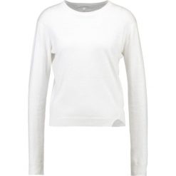 Swetry klasyczne damskie: Moss Copenhagen ASUKA Sweter bright white