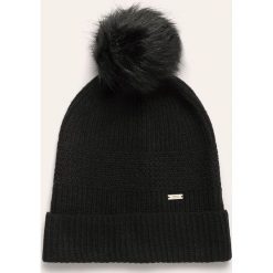 Armani Exchange - Czapka. Czarne czapki damskie Armani Exchange, bez wzorów, z elastanu. W wyprzedaży za 189,90 zł.