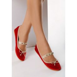 Czerwone Baleriny Rivia. Czerwone baleriny damskie Born2be, bez wzorów, ze skóry, bez obcasa, na płaskiej podeszwie. Za 29,99 zł.