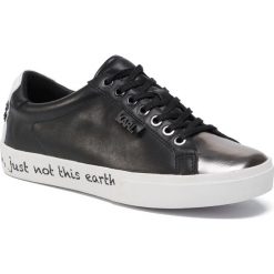 Sneakersy KARL LAGERFELD - KL60105 Black Lthr. Czarne półbuty damskie KARL LAGERFELD, bez wzorów, ze skóry, bez obcasa, na płaskiej podeszwie, bez zapięcia. Za 779,00 zł.