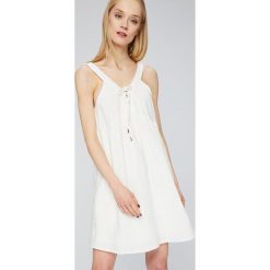 Roxy - Sukienka. Białe sukienki mini damskie marki Roxy, na co dzień, s, z bawełny, casualowe. W wyprzedaży za 199,90 zł.