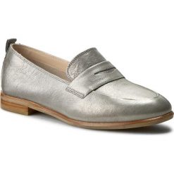 Półbuty CLARKS - Alania Belle 261258574 Silver Metallic. Szare półbuty damskie Clarks, na co dzień, z aplikacjami, ze skóry, bez obcasa, na obcasie, bez zapięcia. W wyprzedaży za 249,00 zł.