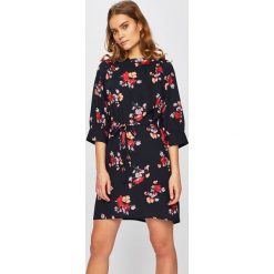 Vero Moda - Sukienka. Niebieskie sukienki damskie Vero Moda, na co dzień, s, bez wzorów, z poliesteru, casualowe, z okrągłym kołnierzem, bez rękawów, mini, proste. Za 169,90 zł.
