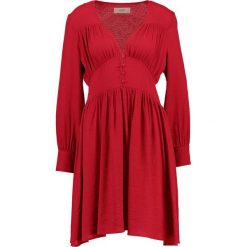 Sukienki hiszpanki: Moves PEARLIE Sukienka letnia red