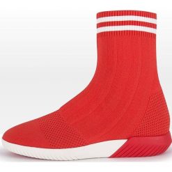 What For damskie trampki do kostki Harper 38 czerwone. Czerwone trampki i tenisówki damskie What For, bez wzorów, bez zapięcia. W wyprzedaży za 279,00 zł.