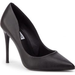 Szpilki STEVE MADDEN - Daisie SM11000040-03001-017 Black Leather. Czarne półbuty damskie Steve Madden, bez wzorów, ze skóry, bez obcasa, na obcasie, bez zapięcia. W wyprzedaży za 339,00 zł.
