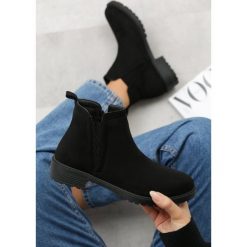 Czarne Botki Margate. Czarne botki damskie Born2be, z futra, z okrągłym noskiem, za kostkę, na średnim obcasie, na płaskiej podeszwie, bez zapięcia. Za 99,99 zł.