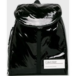 Calvin Klein - Plecak. Czarne plecaki damskie Calvin Klein, bez wzorów, z poliesteru. Za 499,90 zł.