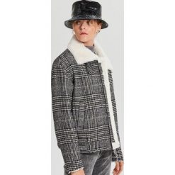 Kurtka pilotka ze sztucznym futrem - Beżowy. Brązowe kurtki damskie Cropp, xl, bez wzorów, bez kaptura. W wyprzedaży za 59,99 zł.