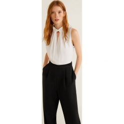 Mango - Kombinezon Blanca. Białe kombinezony damskie marki Mango, s, z poliesteru, bez rękawów. Za 229,90 zł.