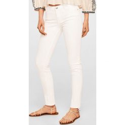 Mango - Jeansy Paty. Białe jeansy damskie marki Mango, z elastanu. Za 89,90 zł.