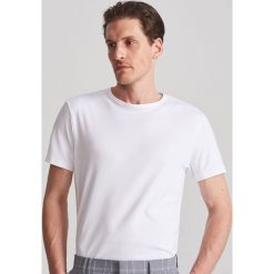 Gladki T-shirt basic - Biały. Białe t-shirty męskie Reserved, xl, bez wzorów, bez kołnierzyka. Za 49,99 zł.