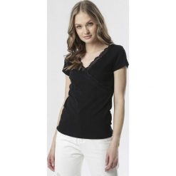 Czarny T-shirt Allulei. Czarne bluzki damskie Born2be, s, bez wzorów, z koronki, bez kołnierzyka, z krótkim rękawem. Za 39,99 zł.