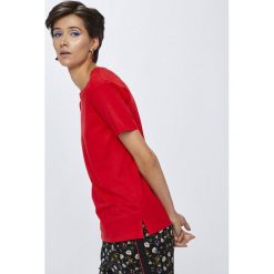Medicine - Top Basic. Czerwone bluzki damskie marki MEDICINE, s, z bawełny, z okrągłym kołnierzem. W wyprzedaży za 19,90 zł.