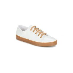 Buty André BIBI. Białe trampki i tenisówki damskie Andre, bez wzorów, bez zapięcia. Za 153,30 zł.