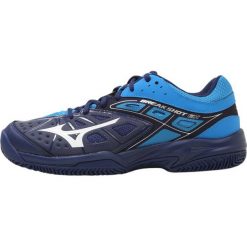 Mizuno BREAK SHOT EX ALLCOURT Obuwie do tenisa Outdoor blue depths/white/blue aster. Niebieskie buty trekkingowe męskie marki Mizuno, z tworzywa sztucznego, outdoorowe. W wyprzedaży za 377,10 zł.