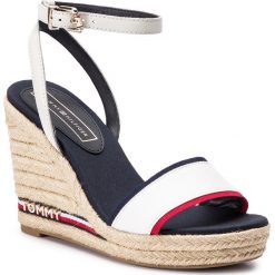 Espadryle TOMMY HILFIGER - Iconic Elena Corporate Ribbon FW0FW04075 Rwb 020. Niebieskie espadryle damskie TOMMY HILFIGER, bez wzorów, ze skóry, bez obcasa, na obcasie. W wyprzedaży za 299,00 zł.