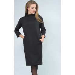 Sukienka w kolorze czarnym. Czarne bez kategorii marki Lila Kass, xxs, ze stójką, midi, proste. W wyprzedaży za 279,95 zł.