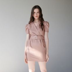 Sukienka mini z kopertowym dekoltem - Beżowy. Brązowe sukienki damskie Sinsay, s, bez wzorów, bez kołnierzyka, bez rękawów, mini, kopertowe. Za 79,99 zł.
