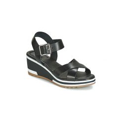 Sandały Kickers WIND. Czarne sandały damskie Kickers, bez wzorów, bez obcasa, bez zapięcia. Za 311,20 zł.