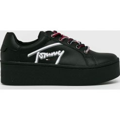 Tommy Jeans - Buty. Czarne buty sportowe damskie Tommy Jeans, bez wzorów, z jeansu, sportowe. W wyprzedaży za 299,90 zł.