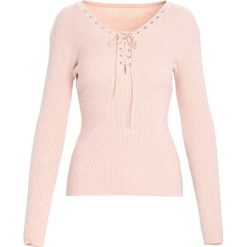 Różowy Sweter Somebody Told Me. Czarne swetry klasyczne damskie marki bonprix, z dzianiny, ze sznurowanym dekoltem. Za 64,99 zł.