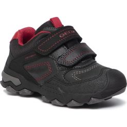 Sneakersy GEOX - J Buller B Abx D J949WD 0MEFU C0260 M Black/Dk Red. Czarne trampki chłopięce Geox, bez wzorów, ze skóry ekologicznej, na rzepy. W wyprzedaży za 199,00 zł.