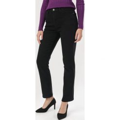 Czarne Jeansy Mom Fit Alciseise. Czarne jeansy damskie Born2be. Za 149,99 zł.