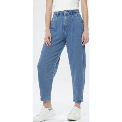 Niebieskie Jeansy Slouchy Adriera. Niebieskie rurki damskie Born2be, s, w paski, z jeansu. Za 124,99 zł.