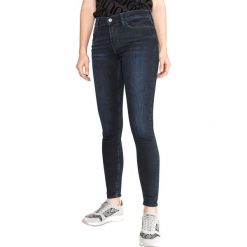 Levi's 710 Dżinsy Niebieski. Niebieskie jeansy damskie Levi's®, s, bez wzorów, z elastanu. Za 430,95 zł.