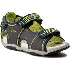 Sandały GEOX - B S.Agasim B. F B721AF 05015 C0739 Dk Grey/Navy. Szare sandały męskie Geox, ze skóry ekologicznej, bez zapięcia. W wyprzedaży za 159,00 zł.