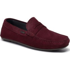 Mokasyny TOMMY HILFIGER - Classic Suede Penny Loafer FM0FM02109 Chocolate Truffle GBY. Czerwone mokasyny męskie TOMMY HILFIGER, na co dzień, bez wzorów, ze skóry, bez zapięcia. Za 579,00 zł.