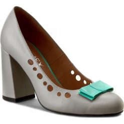 Półbuty ANN MEX - 7976 11S+13S Szary. Szare półbuty damskie marki Ann Mex, z aplikacjami, ze skóry, eleganckie, bez obcasa, na obcasie, bez zapięcia. W wyprzedaży za 219,00 zł.