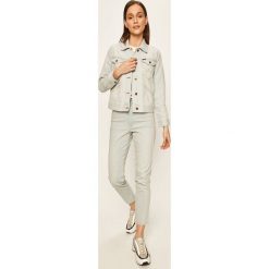 Wrangler - Jeansy 11WWZ. Niebieskie jeansy damskie Wrangler, bez wzorów, z elastanu, z podwyższonym stanem. W wyprzedaży za 229,90 zł.