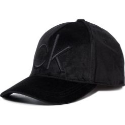 Czapka z daszkiem CALVIN KLEIN - Ck Velvet Baseball Cap K60K605982 BDS. Czarne czapki damskie Calvin Klein, bez wzorów, z poliesteru. Za 179,00 zł.