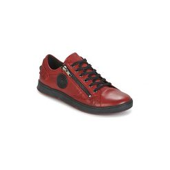 Buty Pataugas JESTER. Czerwone trampki i tenisówki damskie Pataugas, bez wzorów, bez zapięcia. Za 398,30 zł.