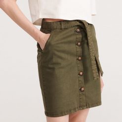 Spódnica z paskiem - Khaki. Brązowe spódniczki damskie Reserved, bez wzorów. W wyprzedaży za 49,99 zł.