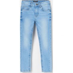 Jeansy z przetarciami slim fit - Niebieski. Niebieskie jeansy męskie Reserved, bez wzorów. Za 69,99 zł.