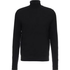 Sweter w kolorze czarnym. Czarne swetry męskie Kiomi, Mint & Berry, Youturn, s, bez wzorów, ze splotem, z golfem, bez kaptura. W wyprzedaży za 34,95 zł.