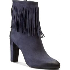 Botki CARINII - B3278 Samuel 1680/2 OC FILC. Niebieskie buty zimowe damskie Carinii, z nubiku, na obcasie. W wyprzedaży za 206,00 zł.